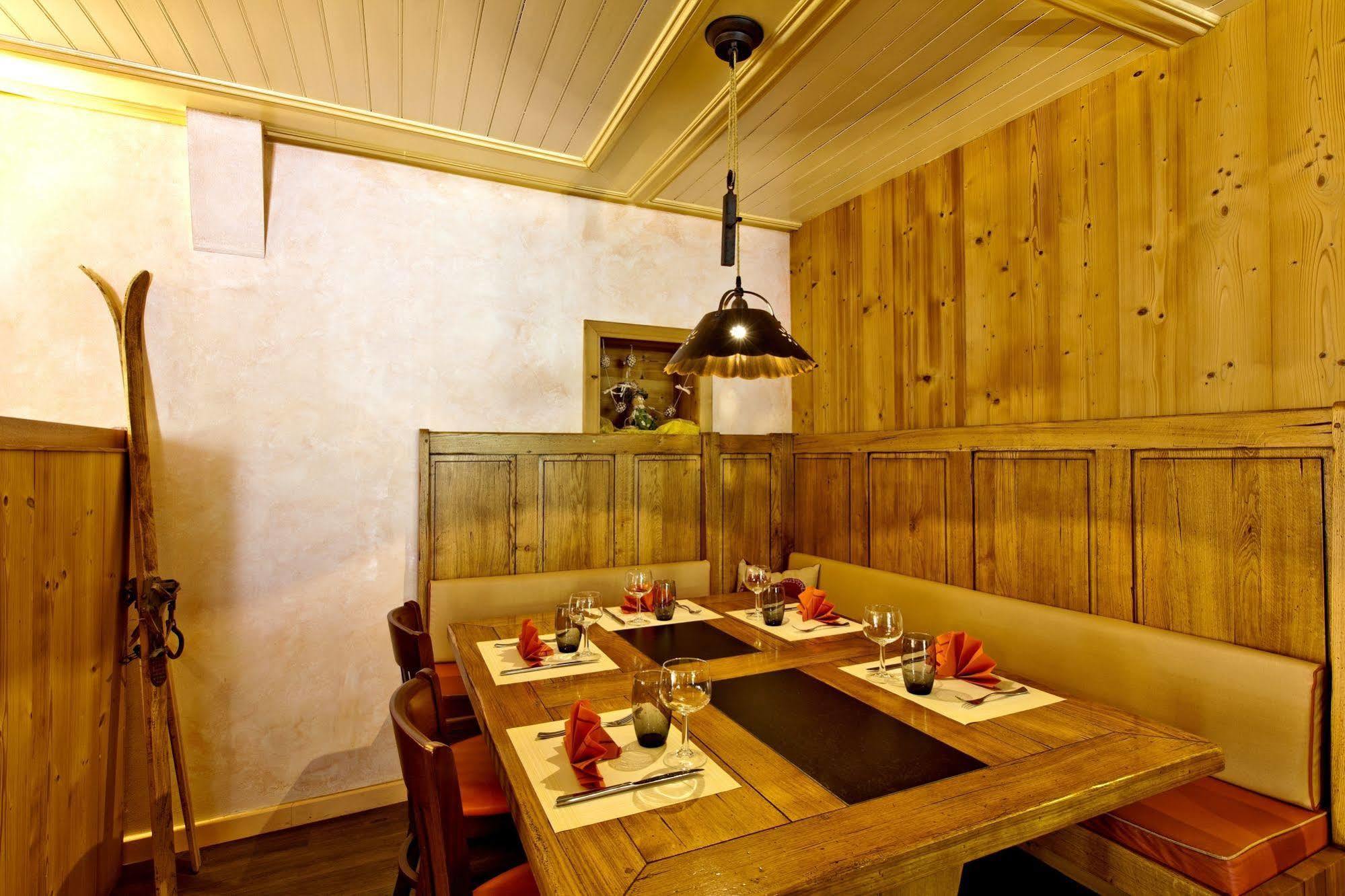 Logis Hotel Lbb - Les 2 Lacs Clairvaux-les-Lacs Exterior photo
