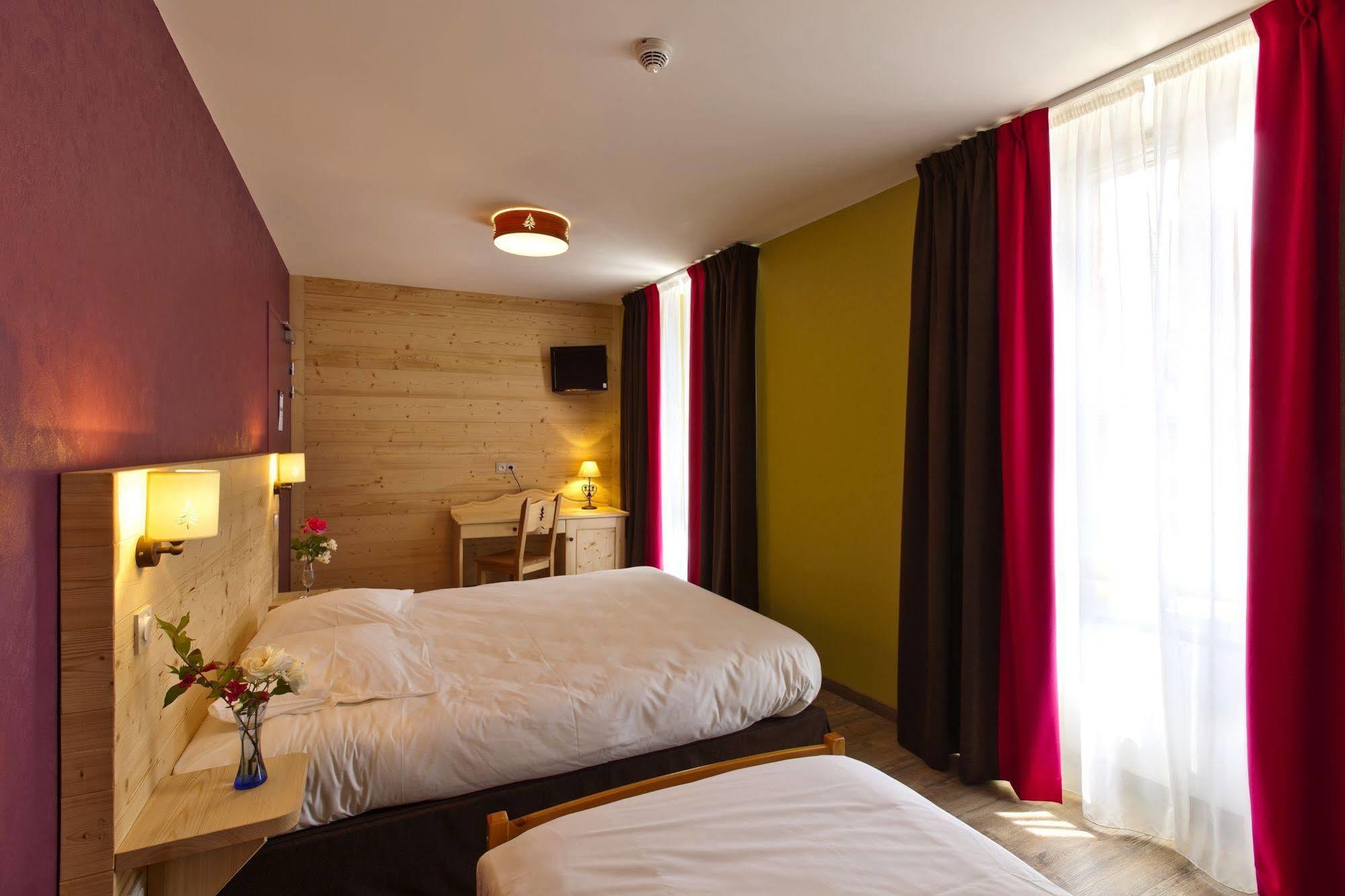 Logis Hotel Lbb - Les 2 Lacs Clairvaux-les-Lacs Exterior photo