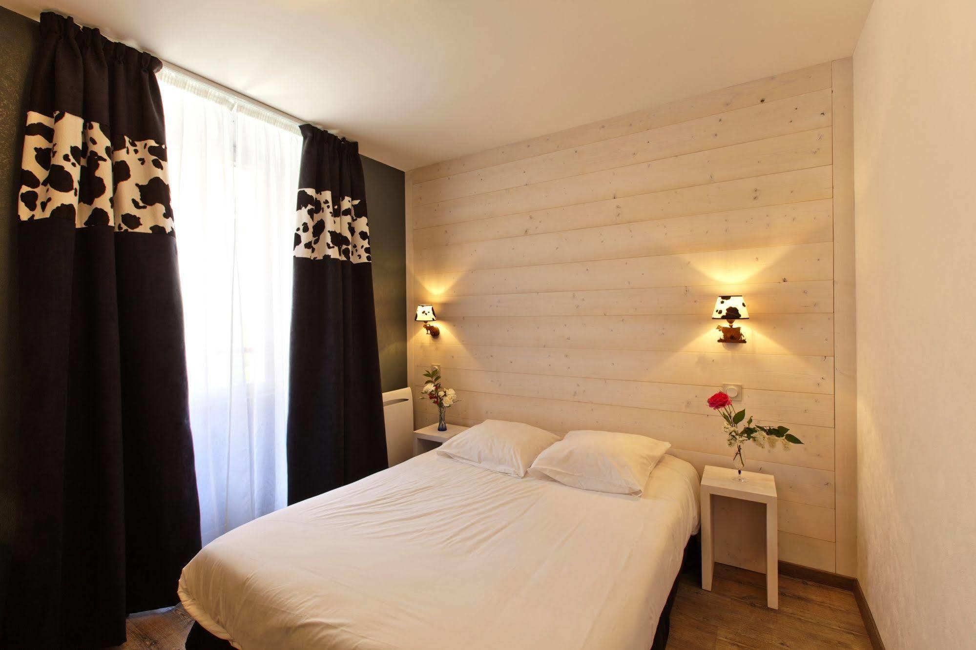 Logis Hotel Lbb - Les 2 Lacs Clairvaux-les-Lacs Exterior photo