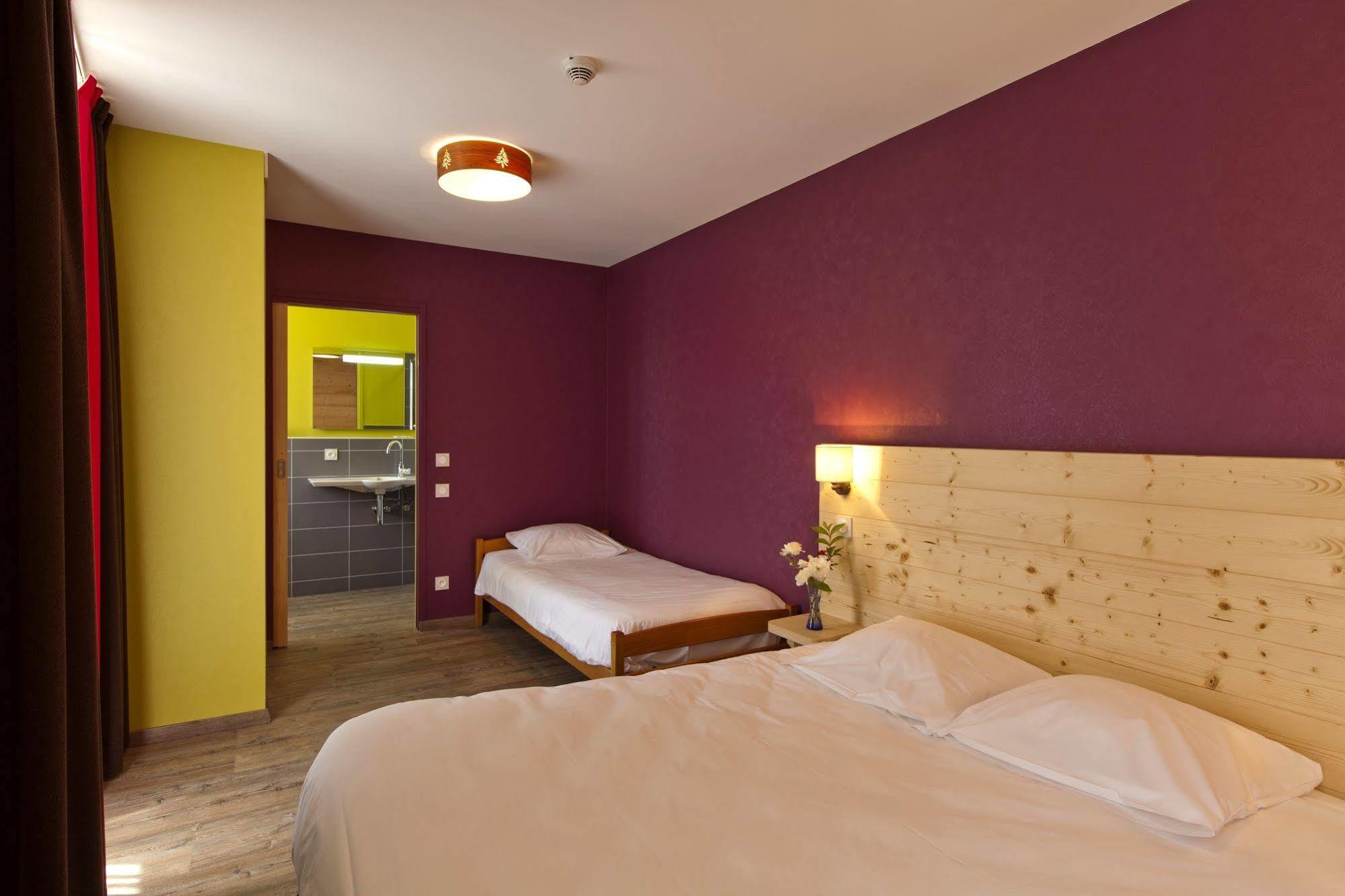 Logis Hotel Lbb - Les 2 Lacs Clairvaux-les-Lacs Exterior photo