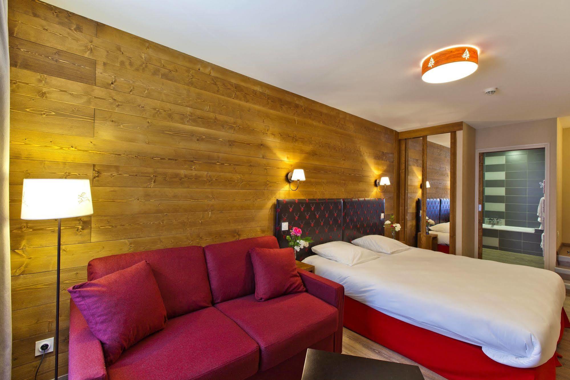 Logis Hotel Lbb - Les 2 Lacs Clairvaux-les-Lacs Exterior photo