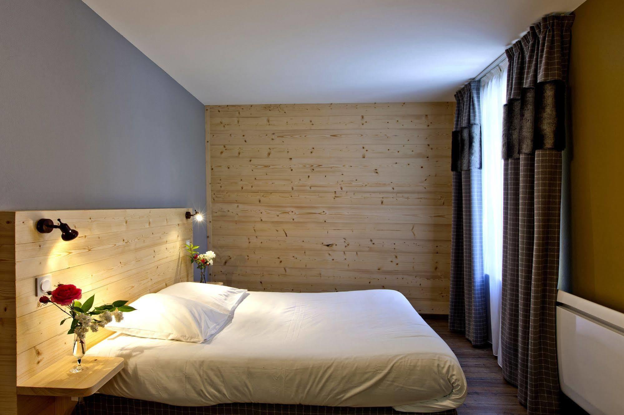 Logis Hotel Lbb - Les 2 Lacs Clairvaux-les-Lacs Exterior photo