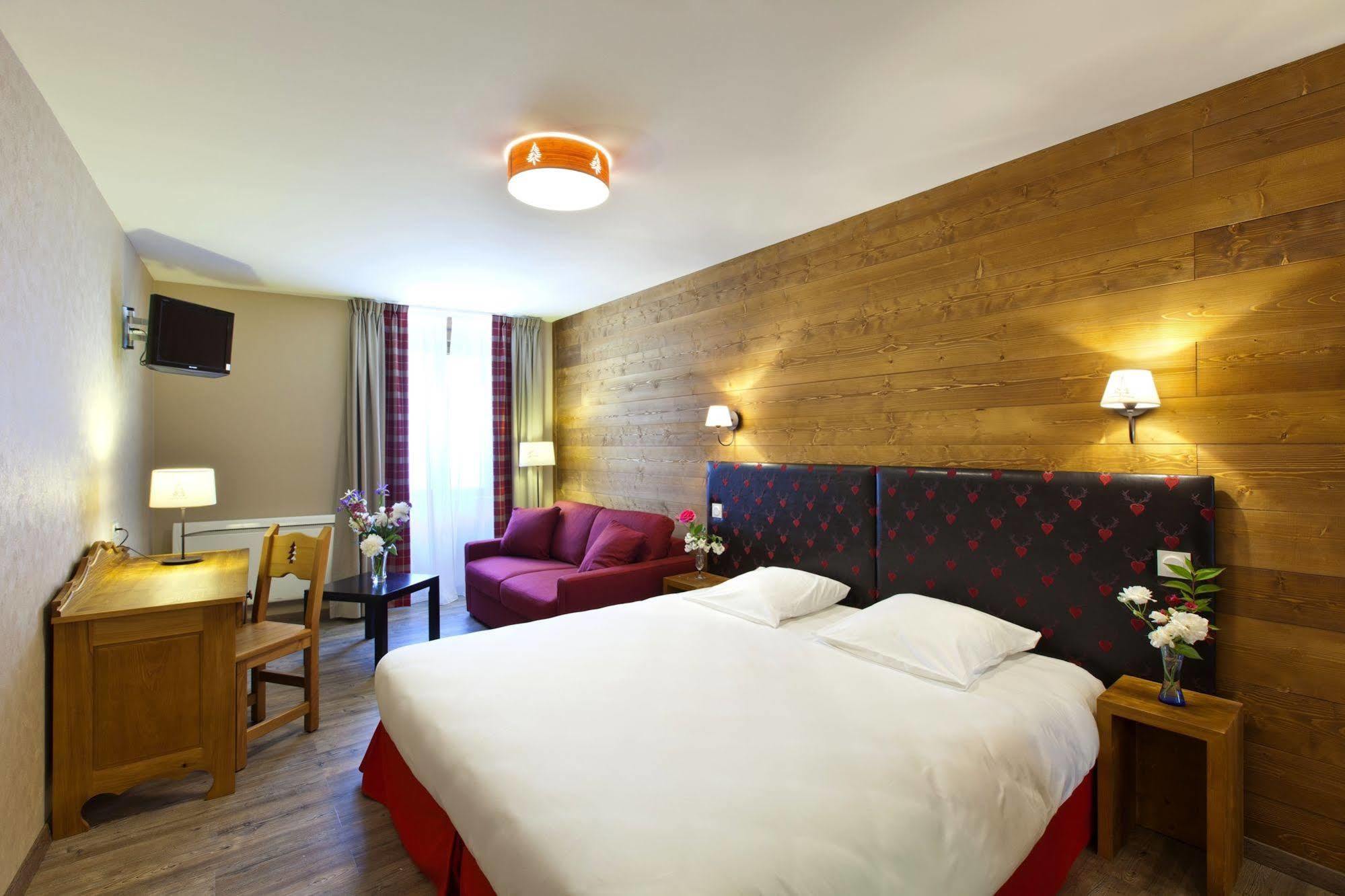 Logis Hotel Lbb - Les 2 Lacs Clairvaux-les-Lacs Exterior photo